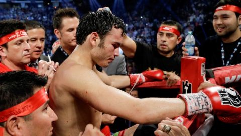 El pugilista mexicano Julio César Chávez Jr.  tendrá que esperar nueve meses para volver a los tinglados.