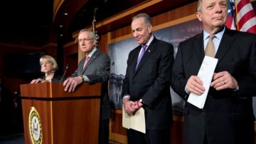 Los senadores demócratas Patty Murray (D-Wash.), Harry Reid (Nev.),  Charles Schumer (D-N.Y.), y  Richard Durbin (Ill.) defendieron ayer su plan presupuestario.