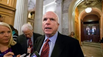 El senador McCain se declaró complacido por la oportunidad de informar a importantes miembros de la cámara baja sobre la reforma migratoria.
