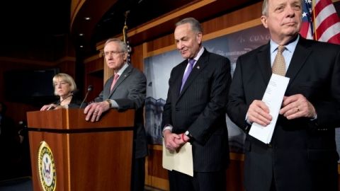 Los senadores demócratas Patty Murray (D-Wash.), Harry Reid (Nev.),  Charles Schumer (D-N.Y.), y  Richard Durbin (Ill.) defendieron ayer su plan presupuestario.