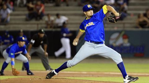 El lanzador André Rienzo de Brasil. La gran labor realizada por Brasil con su lanzadores y el bateo oportuno hizo que Japón tuviese que emplearse a fondo para no verse sorprendido en la jornada inaugural.