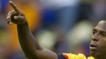 Christian "Chucho" Benítez fue la figura del partido, al marcar un triplete