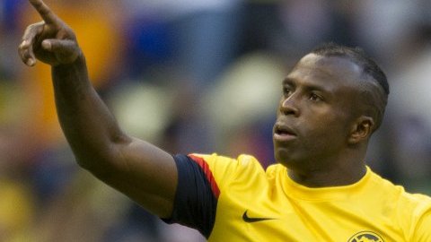 Christian "Chucho" Benítez fue la figura del partido, al marcar un triplete