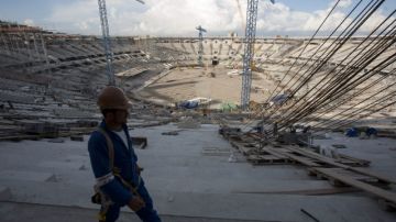 El  Estadio Maracaná de Río de Janeiro aún sigue en obras cuando faltan tres meses para ser entregado.