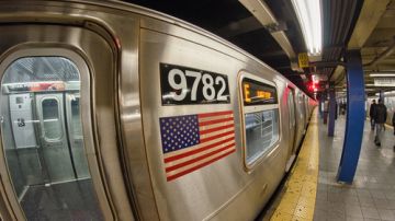 Los usuarios del metro y de autobuses de NY pagarán más a partir de mañana domingo.