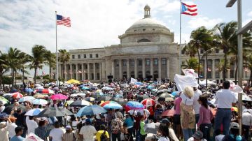Cientos de personas marchan en Puerto Rico a favor de "estadidad".