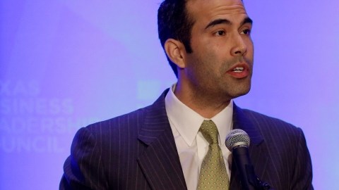 Entre las potenciales ventajas de George P. Bush para ascender políti- camente se encuentran su apellido y su ascendencia mexicana.