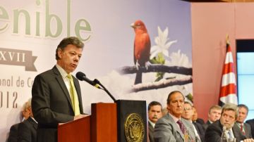 El presidente colombiano, Juan Manuel Santos, anunció un acuerdo con el gremio cafetero sobre incremento a los subsidios, pero los productores no ceden.