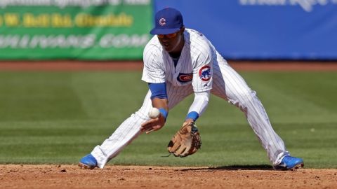 Starlin Castro, campocorto de los Cachorros de Chicago, durante un juego de preparación para la próxima temporada, en Phoenix.