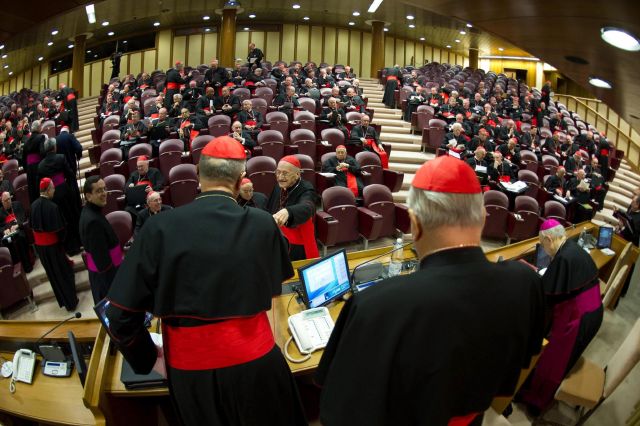 Los cardenales se congregaron en el Aula Nueva del Sínodo del Vaticano.