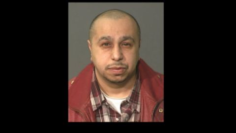 A Julio Acevedo, de 44 años, se le busca en relación al fatal accidente.