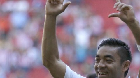 Marco Fabián, delantero de las Chivas, presenta una esguince en la rodilla derecha