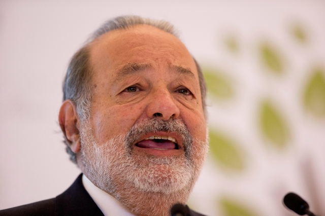 El empresario  Carlos Slim habla durante una conferencia en el museo  Soumaya.