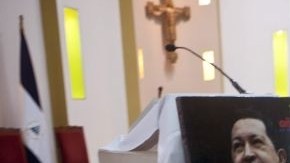 Hugo Chávez fue sometido en diciembre pasado en Cuba a una cuarta operación por el cáncer que padece y se le ha venido aplicando quimioterapia.