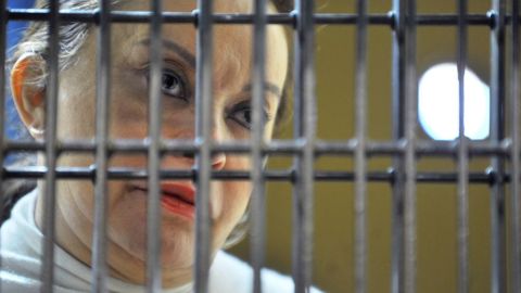 Tras las rejas se le provee asistencia de salud a Elba Esther Gordillo, de 68 años, ya que “presenta padecimientos crónicos de hígado, hipertensión y renales”.