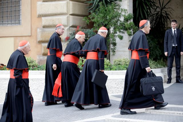En el segundo día de visitas preparatorias, los cardenales pidieron información sobre el funcionamiento de la burocracia vaticana tras indicar que deseaban aclarar las denuncias de corrupción de la Santa Sede.