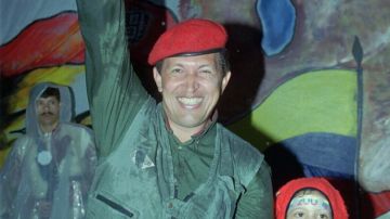 El 6 de diciembre de 1998 el entonces candidato Chávez celebra junto a su esposa, Marisabel Gutiérrez, su triunfo presidencial.