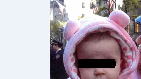 Una foto sin fecha facilitada por la familia, y que presentó la defensa de Gilberto Valle como evidencia, muestra al policía junto a su hija.