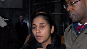 La guardia de una prisión federal Nancy González está acusada de tener una relación sentimental con un recluso.