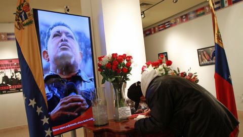 Un vocero del Departamento de Estado calificó de absurda la acusación que Nicolás Maduro espetó a EE.UU. sobre la causa del cáncer de Chávez.