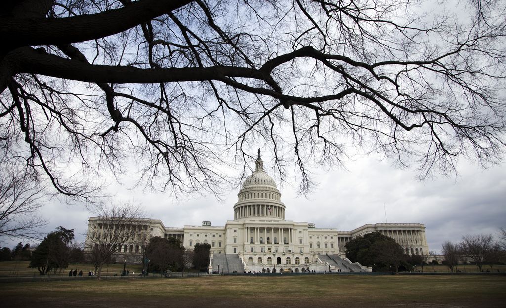La Cámara baja aprobó un proyecto de ley que evita el cierre temporal de agencias federales.