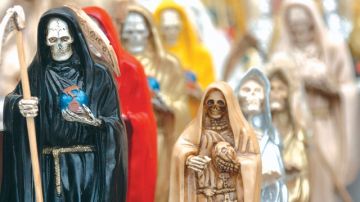 Aspecto de la Santa Muerte, un culto al que son fieles personas humildes, delincuentes y narcotraficantes en México.