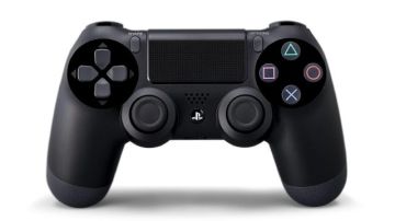 Mando inalámbrico "Dual Shock 4" de la nueva PlayStation 4.