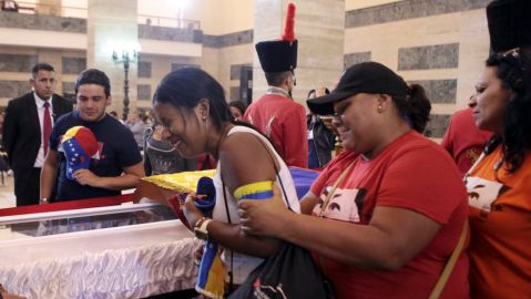 El pueblo venezolano llora sin consuelo por la muerte de su presidente, Hugo Chávez.