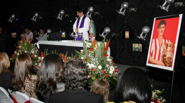 Salvador Reyes recibió un emotivo homenaje póstumo en el Salón de la Fama