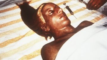 El cuerpo embalsamado de Eva Perón, a su regreso de Italia.