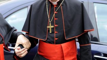 El cardenal filipino Luis Antonio Tagle a su llegada a la congregación de cardenales preparatoria del cónclave en el Aula Nueva del Sínodo en el Vaticano.