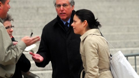 Abogados de Gilberto Valle dialogan en un receso del jucio contra su cliente.