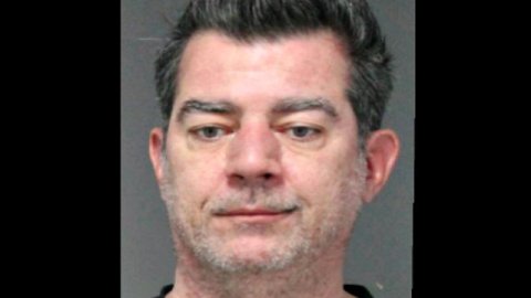 Lawrence Mulqueen fue arrestado en febrero por publicar amenazas en Facebook.