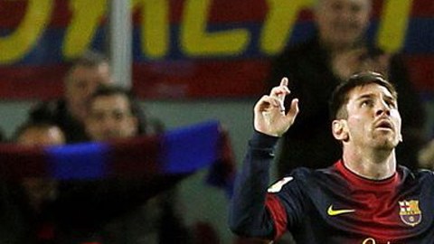 El delantero argentino del F.C. Barcelona Lionel Messi celebra el gol marcado al Deportivo de La Coruña.