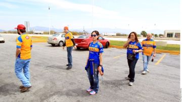Seguidores de Tigres se alistan para viajar a San Luis.