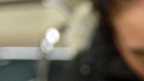 Karla Haldaz es todo lágrimas cuando recuerda la deportación que sufrió su esposo Xavier Pérez a México a pesar de ser ecuatoriano.