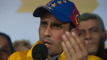 "Yo voy a luchar con ustedes, con todos ustedes", dijo Capriles.