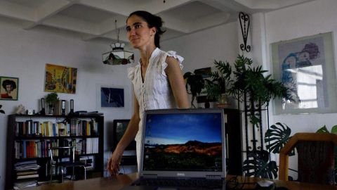Yoani Sánchez denuncia las injusticias en Cuba en su blog con el nombre "Generación Y".