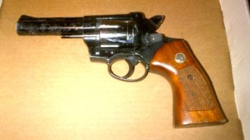 El arma recuperada en posesión del adolescente, un revólver calibre .38