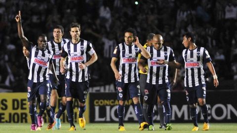 Con gol del ecuatoriano Walter Ayoví, el Monterrey mexicano se clasificó a semifinales de la Concachapions, hoy en el estadio tecnológico de la capital regia.