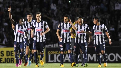 Con gol del ecuatoriano Walter Ayoví, el Monterrey mexicano se clasificó a semifinales de la Concachapions, hoy en el estadio tecnológico de la capital regia.