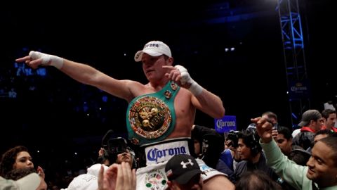 Saul 'Canelo' Alvarez, campeón mundial superwelter del CMB, buscará el fajín de la AMB el próximo mes de abril.