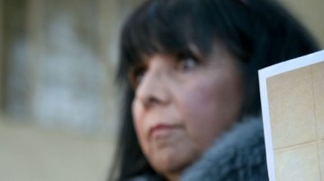 Frank Zamora y su esposa Virginia mostraron hace unas semanas una foto de su hijo Dominic junto al exsacerdote Michael Baker, quien alegadamente abusó del menor. Estos padres no querían que el cardenal Roger Mahoney participara en el cónclave papal, por haber actuado con indiferencia ante los casos de abuso en la iglesia.