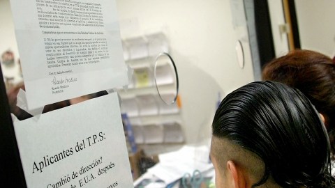 Residentes de tres países centroamericanos podrían recibir un camino diferente en la reforma migratoria que se negocia.