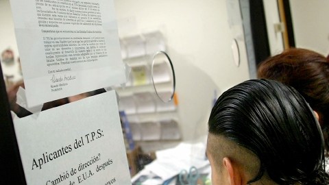 Residentes de tres países centroamericanos podrían recibir un camino diferente en la reforma migratoria que se negocia.