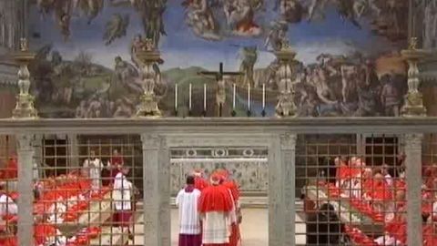 Los Cardenales juraron secrecía sobre lo que ocurra dentro de la Capilla Sixtina.