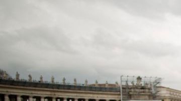 Mientras miles de fieles aguardan hoy en Roma por el anuncio de que hay un nuevo Papa, otros aguardan por notificaciones en sus teléfonos celulares.