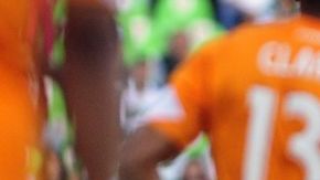 Oribe Peralta se lesionó en esta jugada ayer ante el Houston Dynamo en partido de la Concachampions.