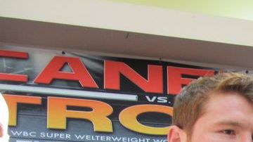 Saúl 'Canelo' Álvarez, Óscar De La Hoya y Austin Trout promocionan su pelea en Houston.