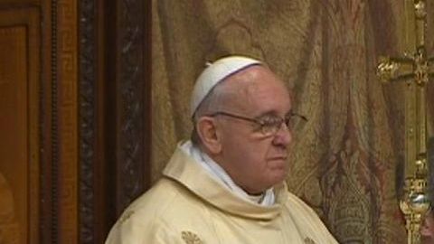 El Papa Francisco celebra su primera misa en la Capilla Sixtina.